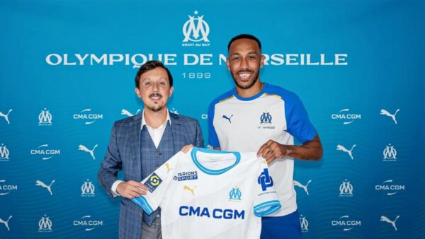 France : P. E. Aubameyang signe officiellement à Marseille