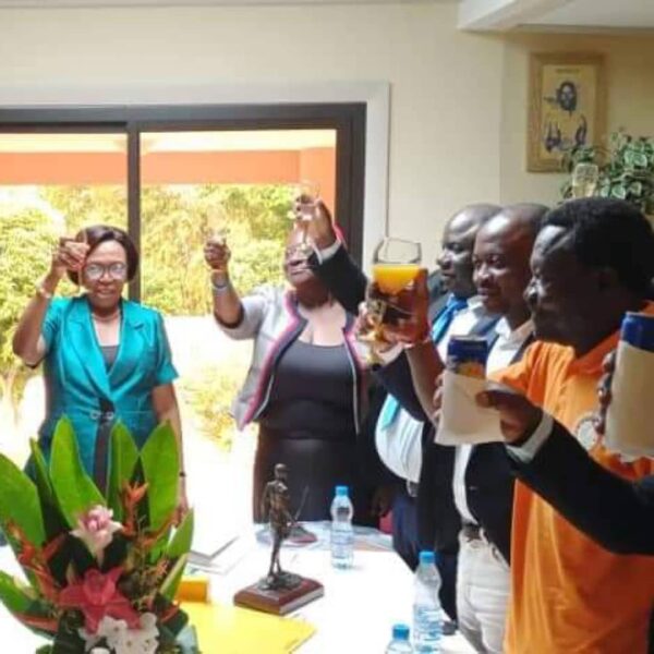 Gabon : Jean Rémy Yama en visite chez Paulette Missambo