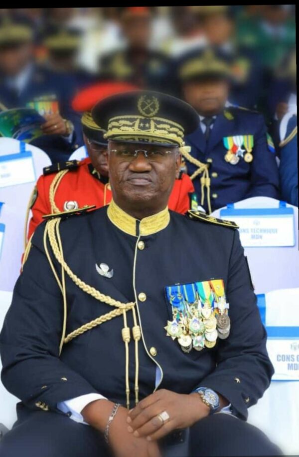 Gabon : Le général de brigade Judes Ibrahim Rapontchombo à la mairie de Libreville