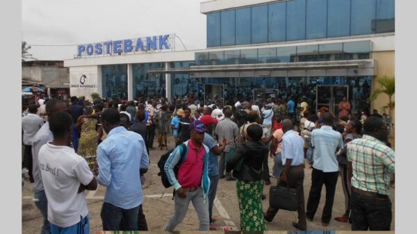 Gabon : les épargnants de la Poste Bank réclament le remboursement de leurs économies