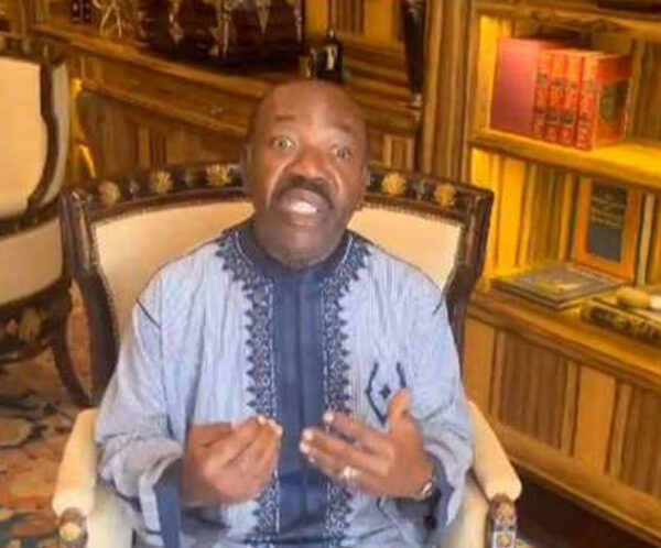 Gabon : Ali Bongo, le réveil tardif