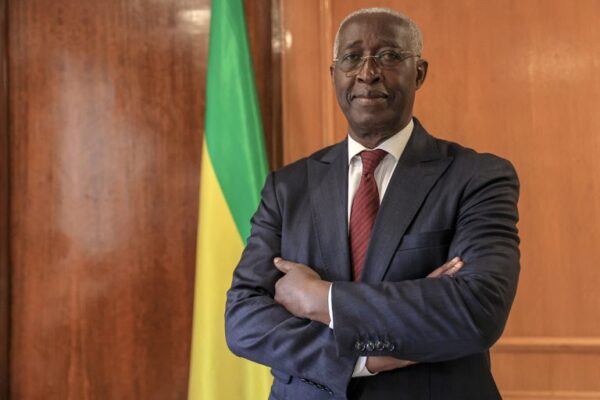 « Je suis plus pour le régime parlementaire que présidentiel » (Raymond Ndong Sima, Premier Ministre Gabonais de la Transition)