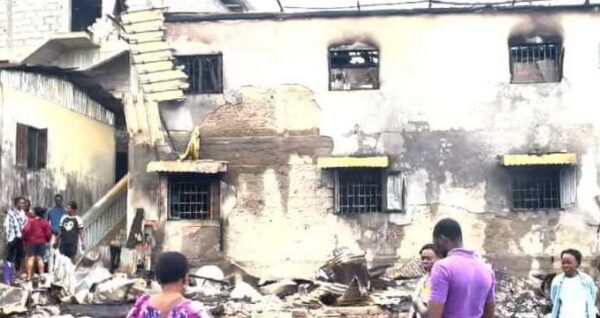 Violente incendie à Nkembo : 10 habitations consumées par les flammes