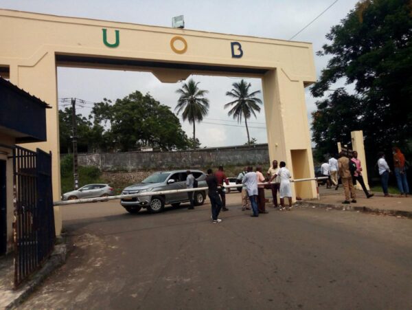 Gabon/UOB : Les étudiants en master bloquent le portail