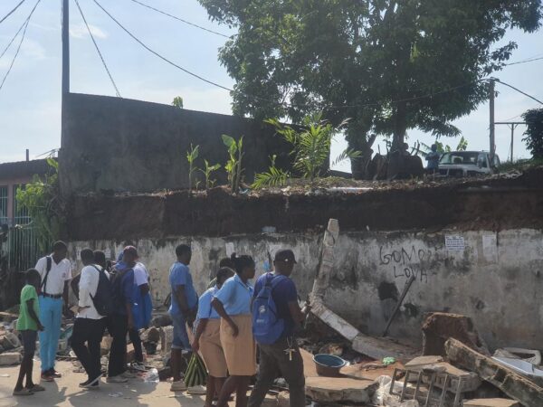 Effondrement d’un mur au marché Venez-voir à Libreville :  plusieurs blessés graves dont un bébé