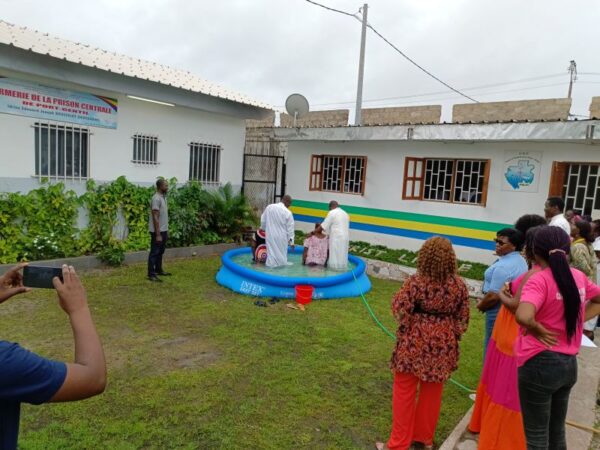 40 prisonniers baptisés à Port-Gentil