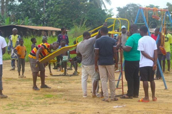 L’ONG Les fils du pays apporte la magie de Noël dans l’Ogooué Ivindo