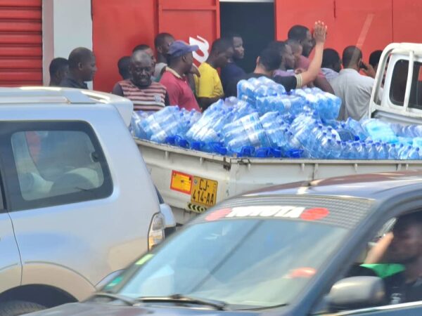 Consommation : y a-t-il pénurie d’eau minérale à Libreville ?